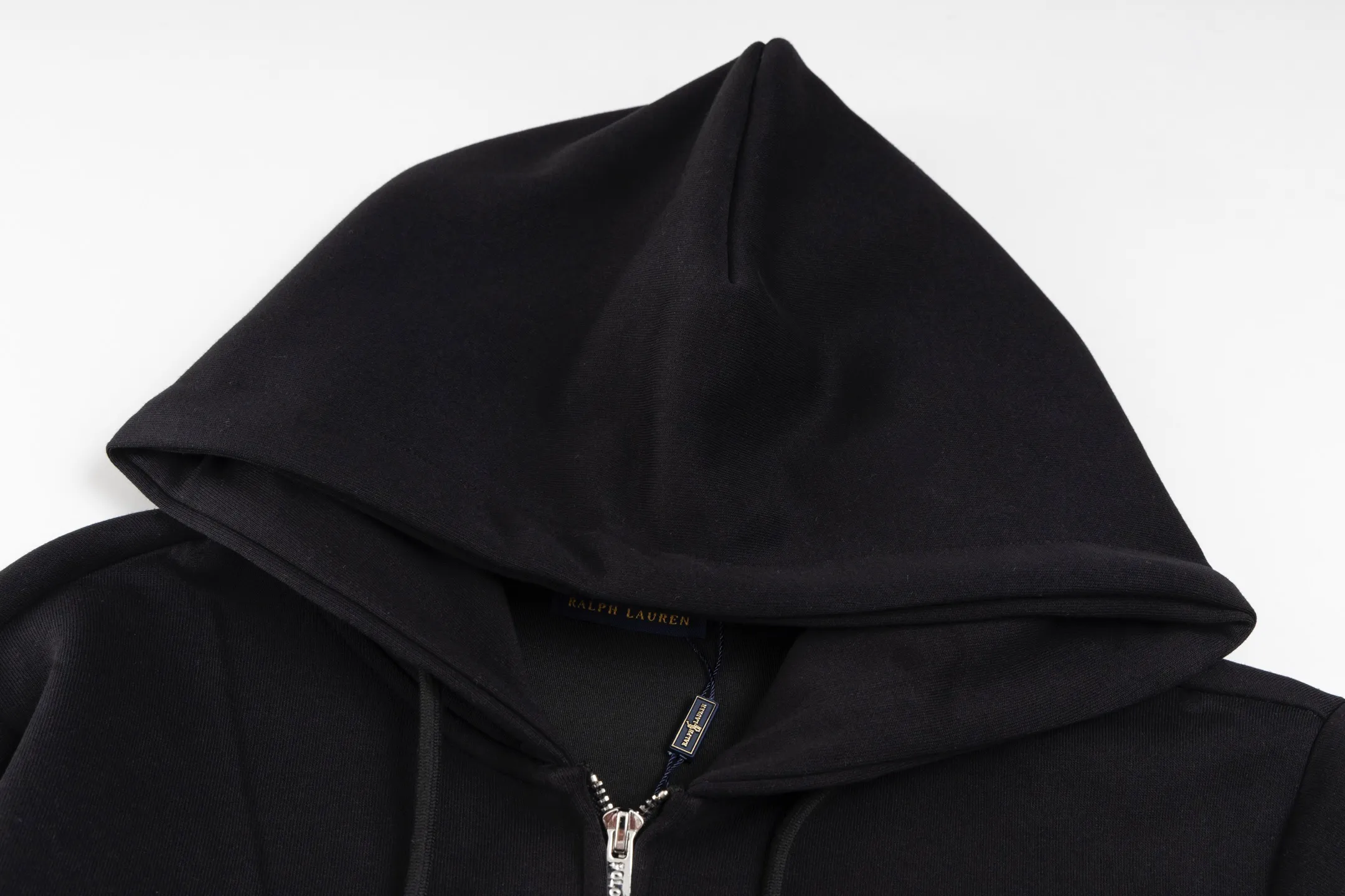 P270 model number B118 Raff embroidered small label hooded jacket POLO official website consistent style Fabric: 450g pure cotton composite material Technology: imported machine full embroidery small label Customized pure cotton two-color stripe thread tight and non-deformation Supporting: complete three labels Cardboard oil paper code sticker packaging High temperature pre-shrinking process before making will not shrink and deformation Imported machine professional plate production os version can wear up to 200 pounds Manual size measurement An error of 2-3cm is normal. Color: black, navy blue, size: s m l xl